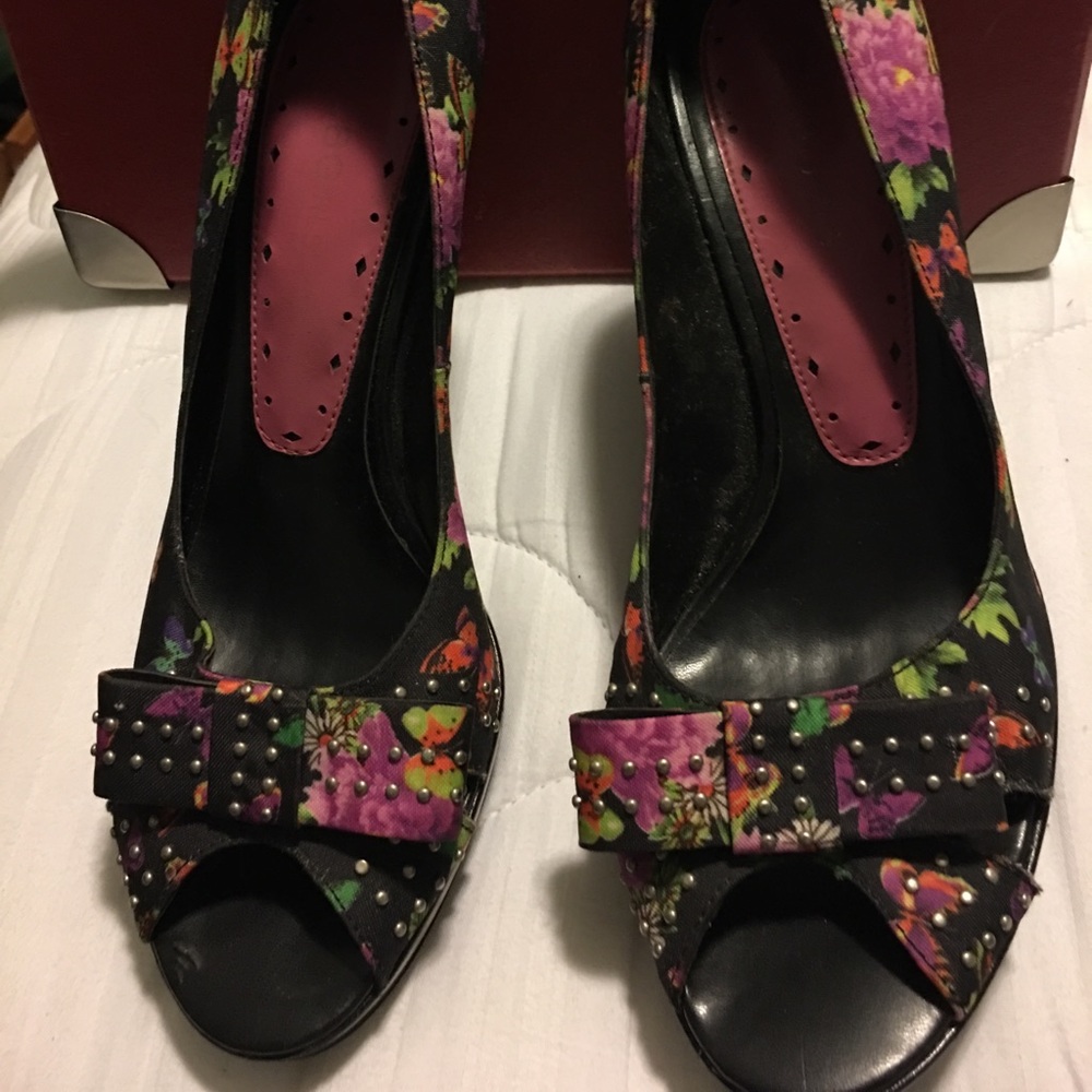Black with flowers and butterfly’s 4” heels